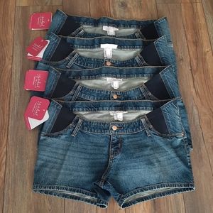 Size 6 NWT 1 Pair of Maternity Midi Shorts Medium Blue Denim Side Panel